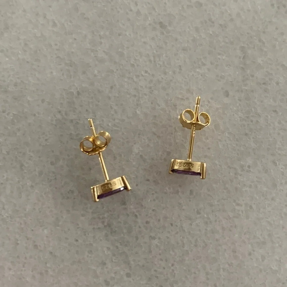 18k Gold Purple Crystal Tear Drop Huggie Earrings 

Brand New - Picture 2 of 2